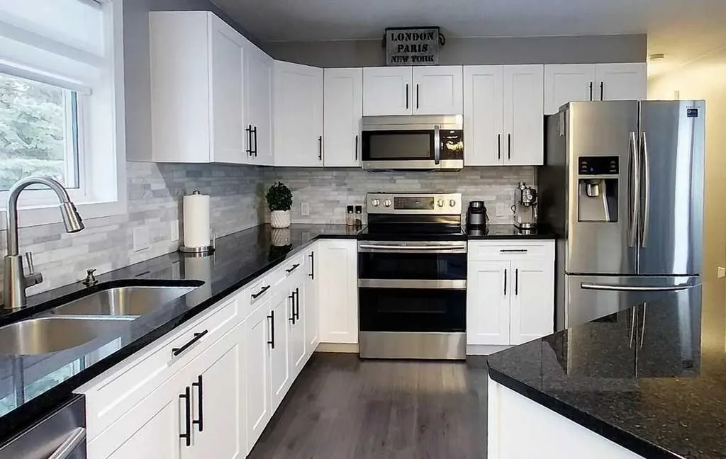 6218 12 Avenue S Edson AB T7E1Y5