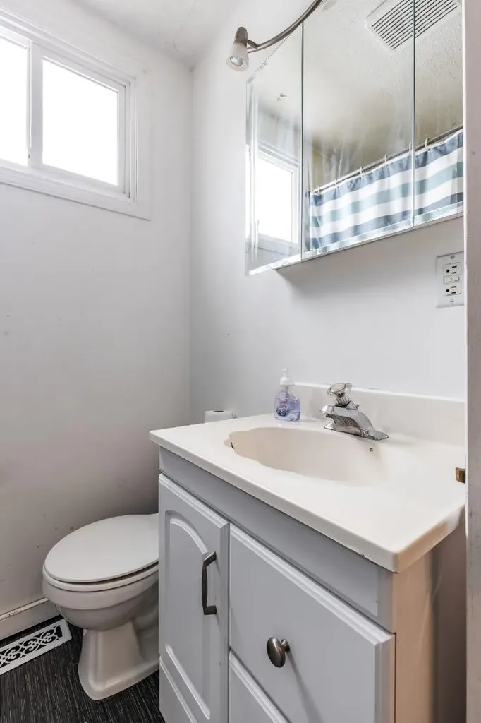 342 Cambridge Street SE Medicine Hat AB T1A0S8