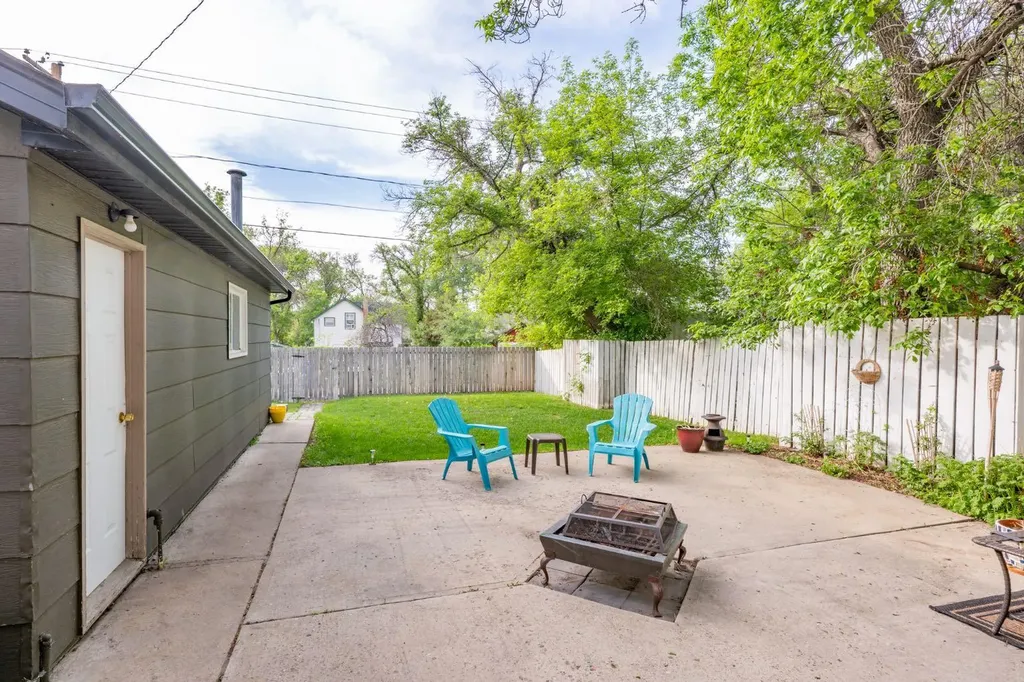 342 Cambridge Street SE Medicine Hat AB T1A0S8