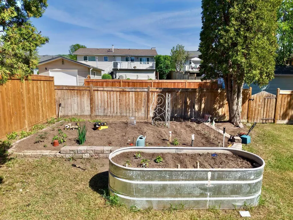 8301 94 Street Peace River AB T8S 1G1