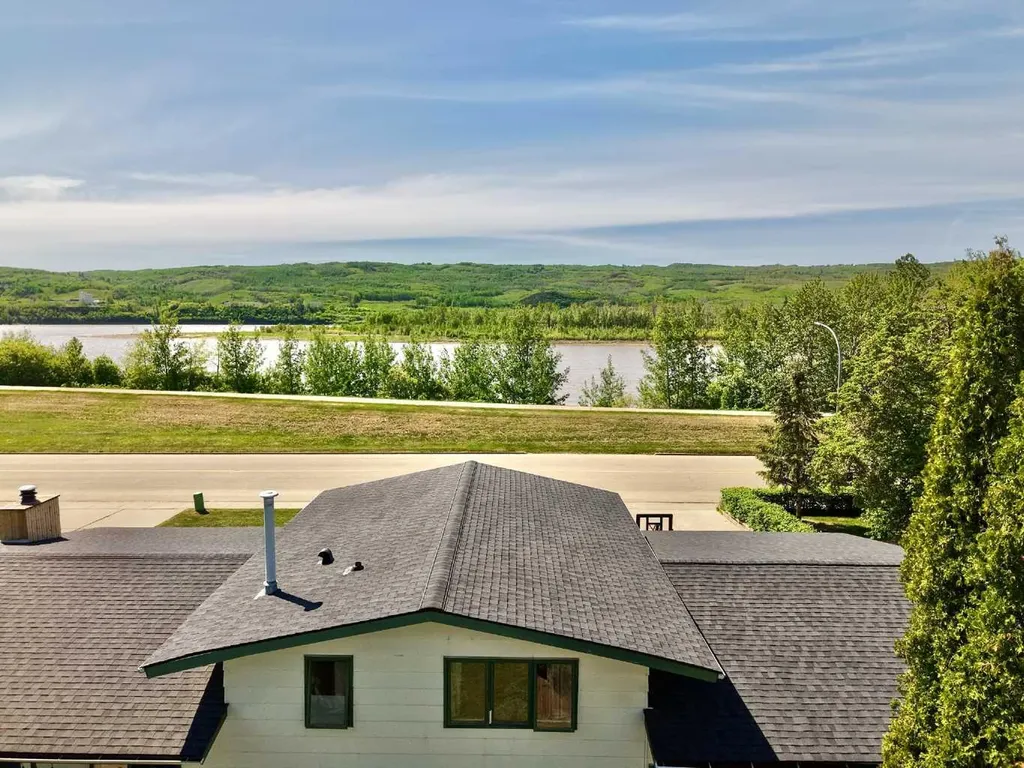 8301 94 Street Peace River AB T8S 1G1