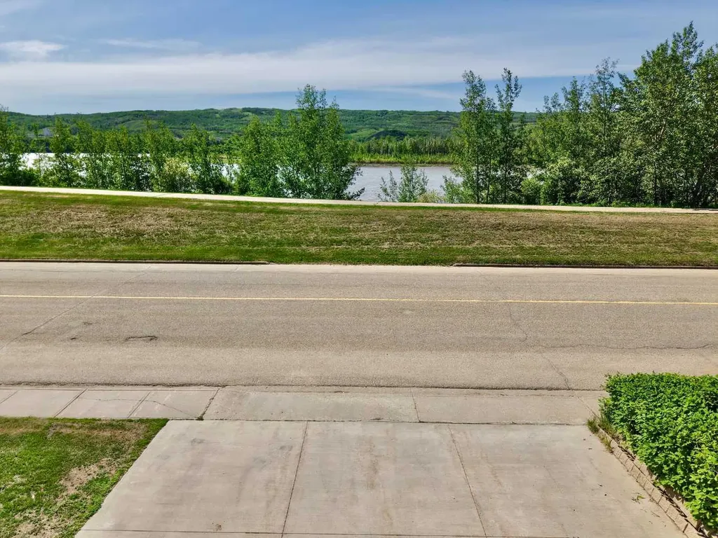 8301 94 Street Peace River AB T8S 1G1