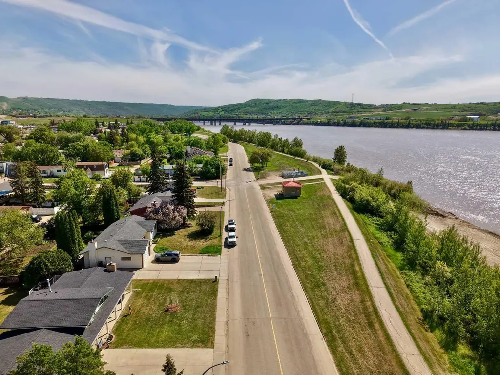 8301 94 Street Peace River AB T8S 1G1