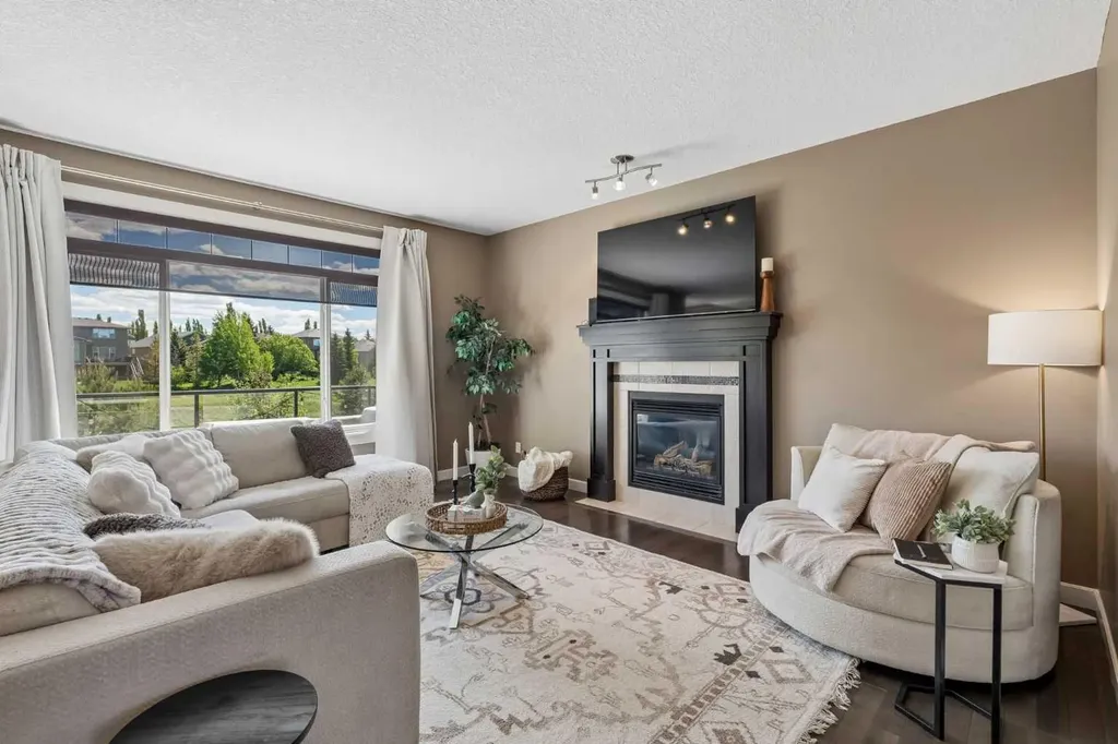 92 Panatella Crescent NW Calgary AB T3K 0H4