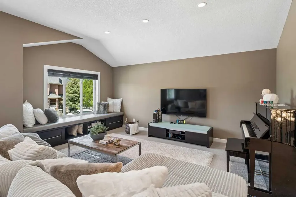92 Panatella Crescent NW Calgary AB T3K 0H4