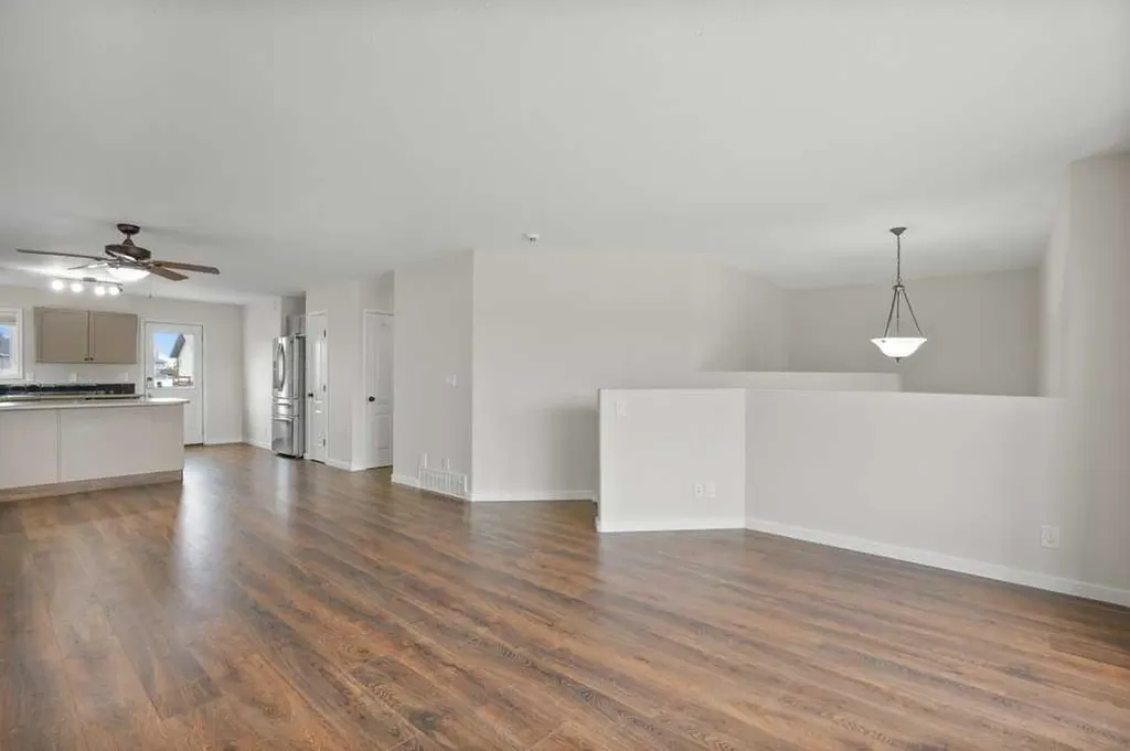 658 Red Oak Close Springbrook AB T4S 0B5
