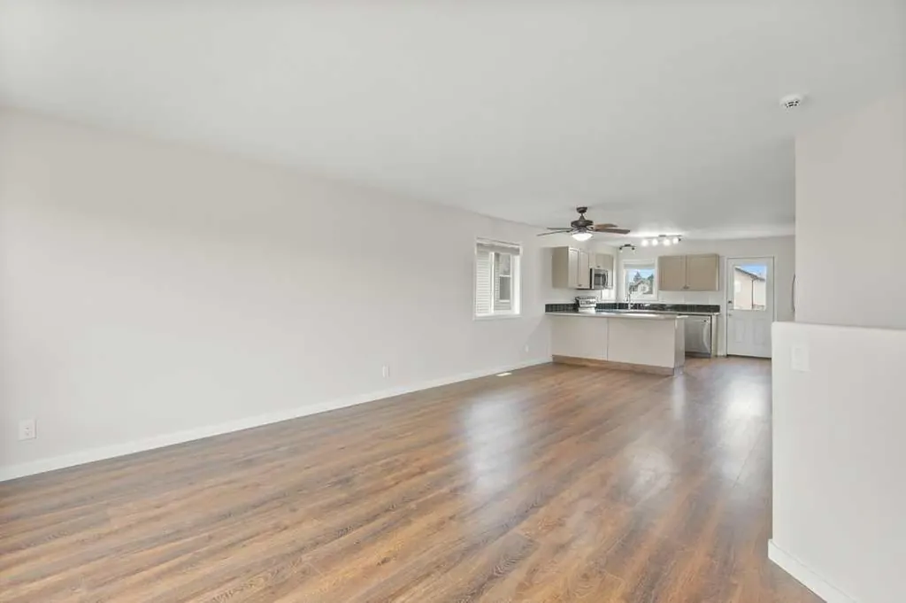 658 Red Oak Close Springbrook AB T4S 0B5