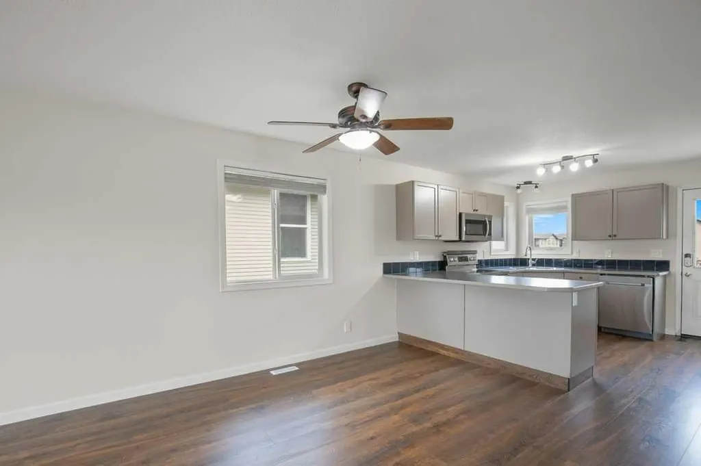 658 Red Oak Close Springbrook AB T4S 0B5
