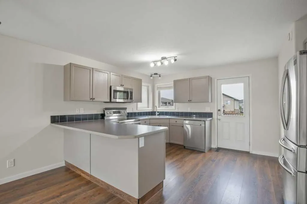 658 Red Oak Close Springbrook AB T4S 0B5