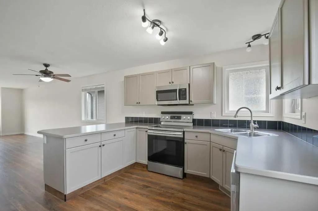 658 Red Oak Close Springbrook AB T4S 0B5