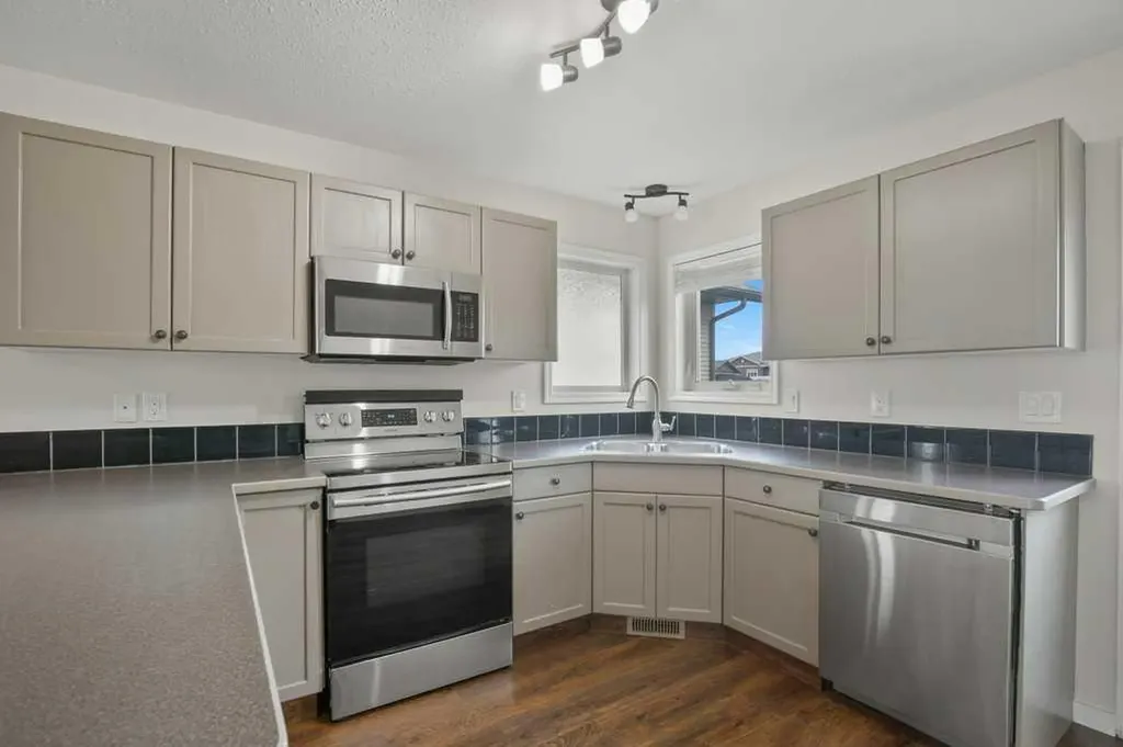 658 Red Oak Close Springbrook AB T4S 0B5