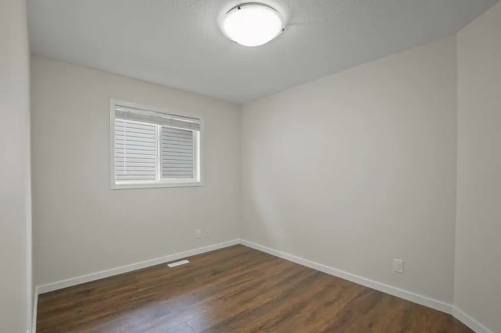 658 Red Oak Close Springbrook AB T4S 0B5