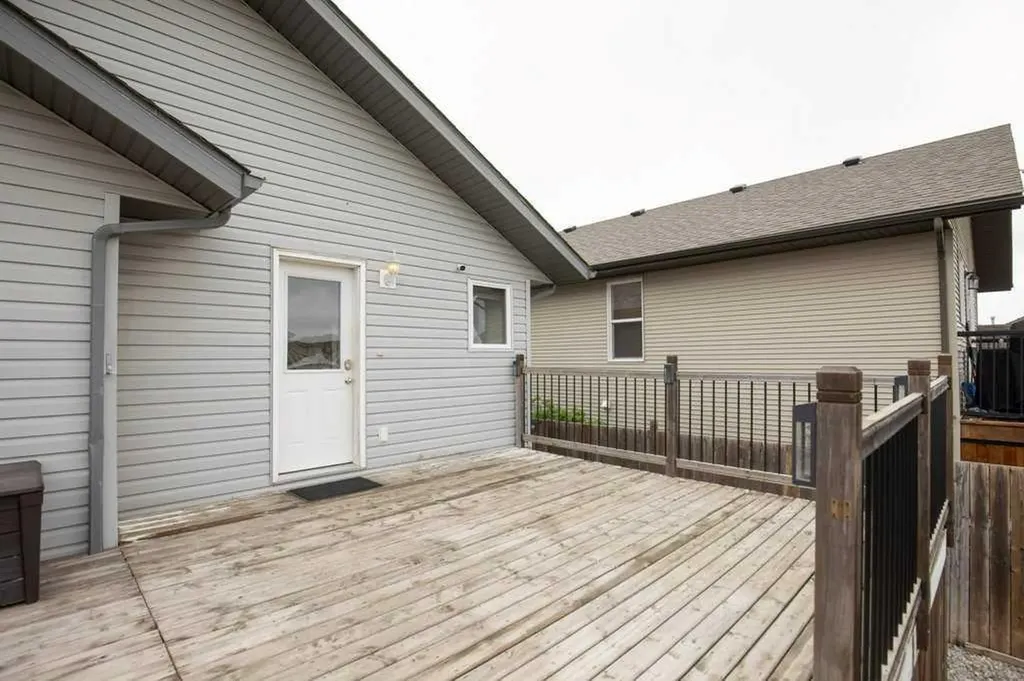 658 Red Oak Close Springbrook AB T4S 0B5