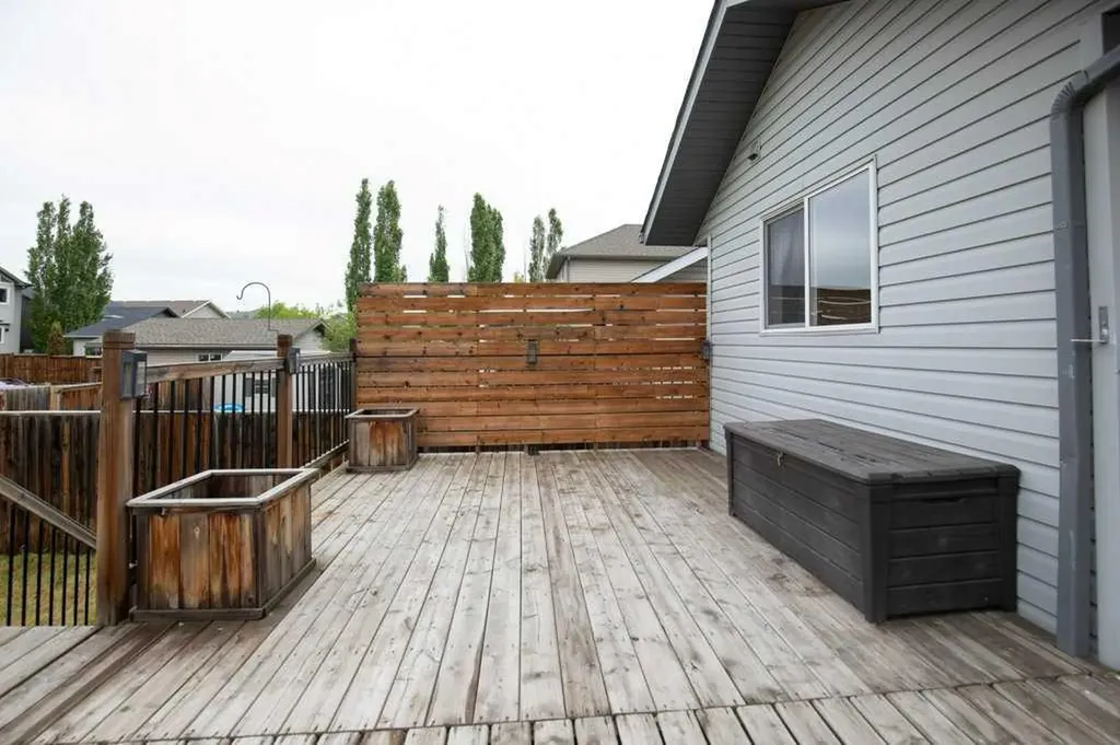 658 Red Oak Close Springbrook AB T4S 0B5