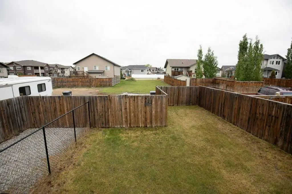 658 Red Oak Close Springbrook AB T4S 0B5