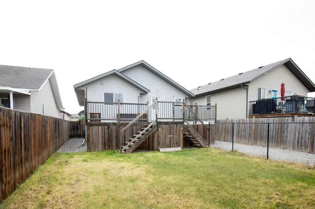 658 Red Oak Close Springbrook AB T4S 0B5