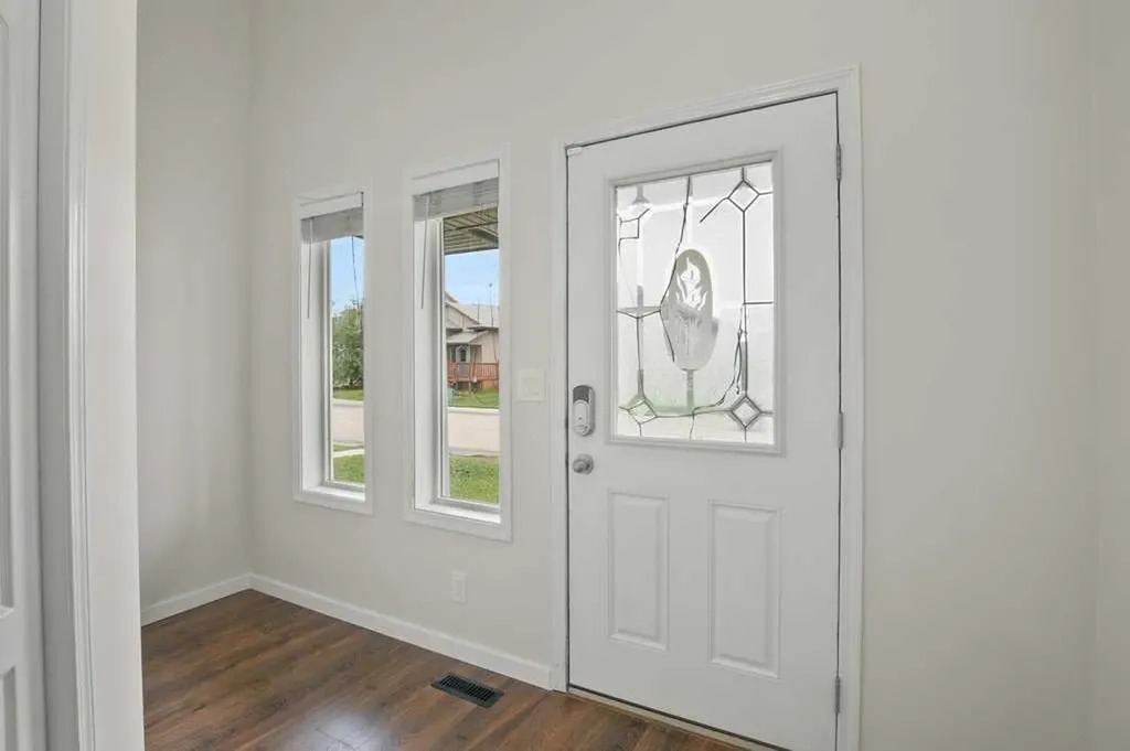 658 Red Oak Close Springbrook AB T4S 0B5