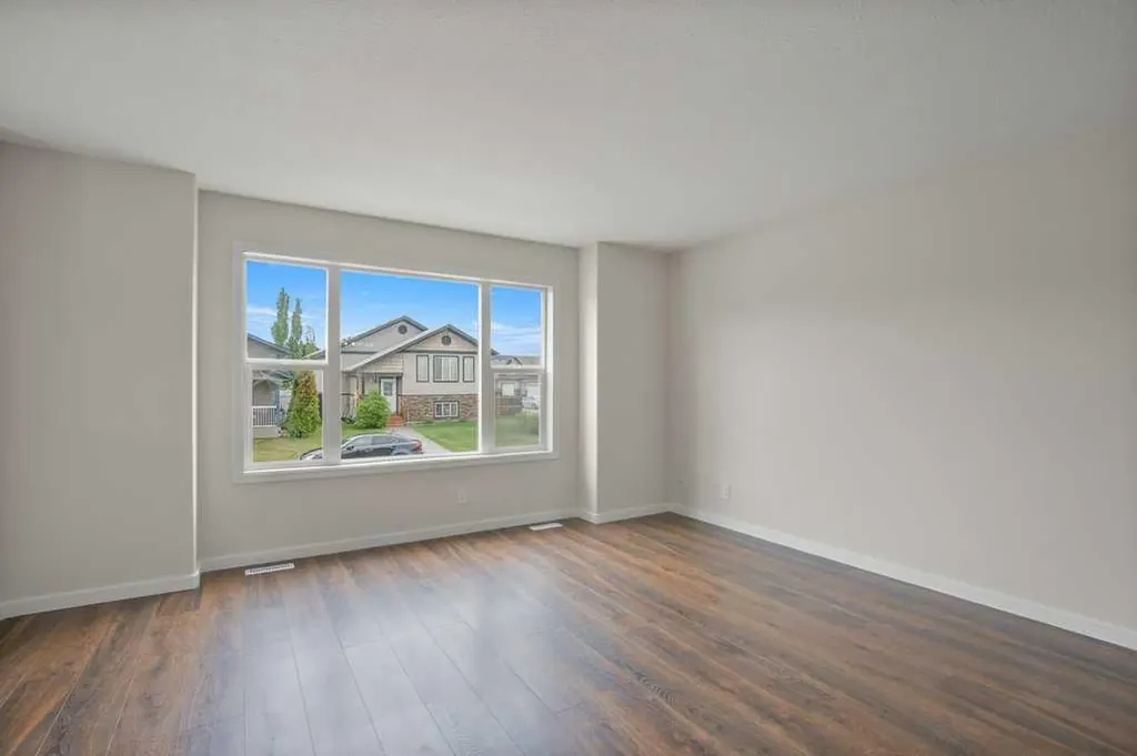 658 Red Oak Close Springbrook AB T4S 0B5