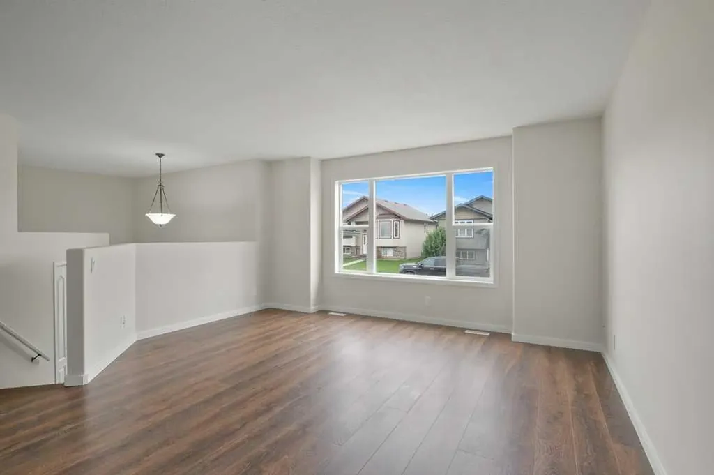 658 Red Oak Close Springbrook AB T4S 0B5