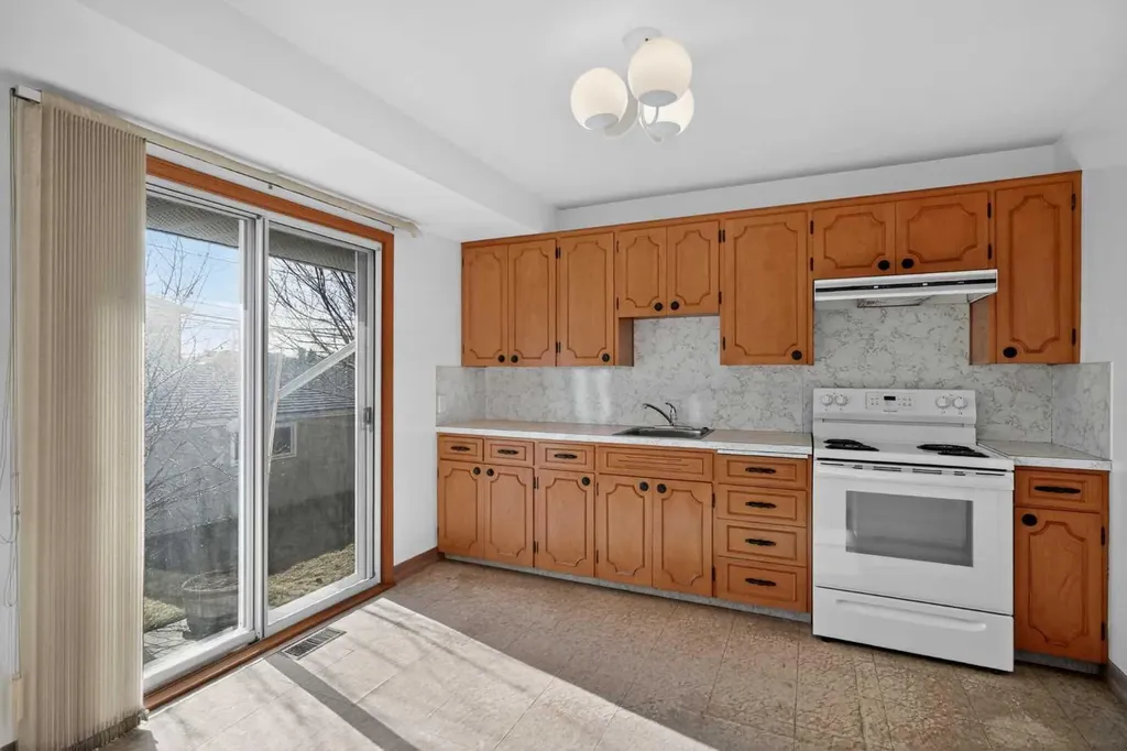 2416 38 Street SW Calgary AB T3E 3E5