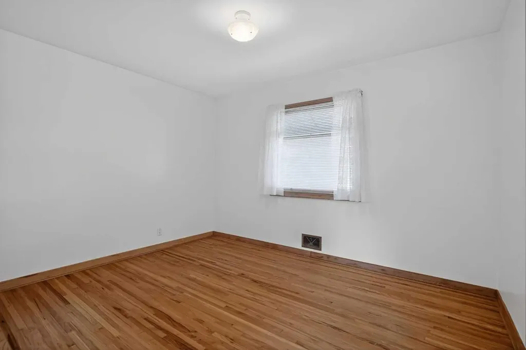 2416 38 Street SW Calgary AB T3E 3E5
