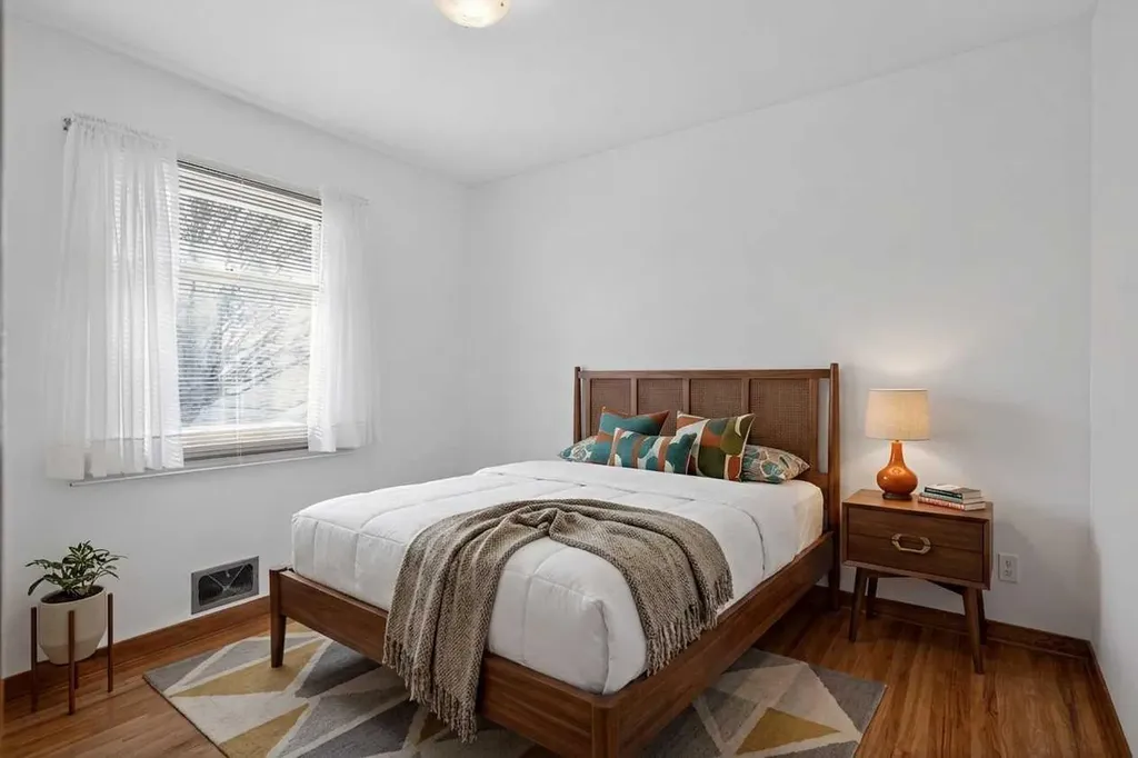 2416 38 Street SW Calgary AB T3E 3E5