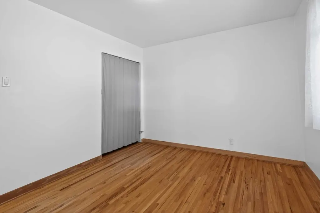 2416 38 Street SW Calgary AB T3E 3E5