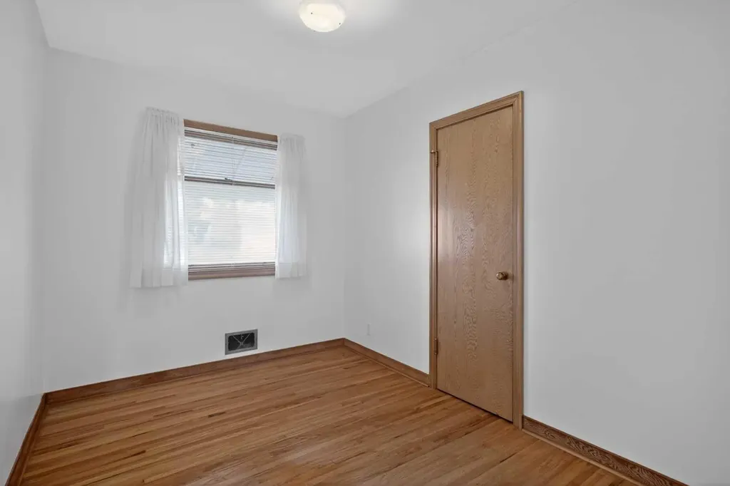 2416 38 Street SW Calgary AB T3E 3E5