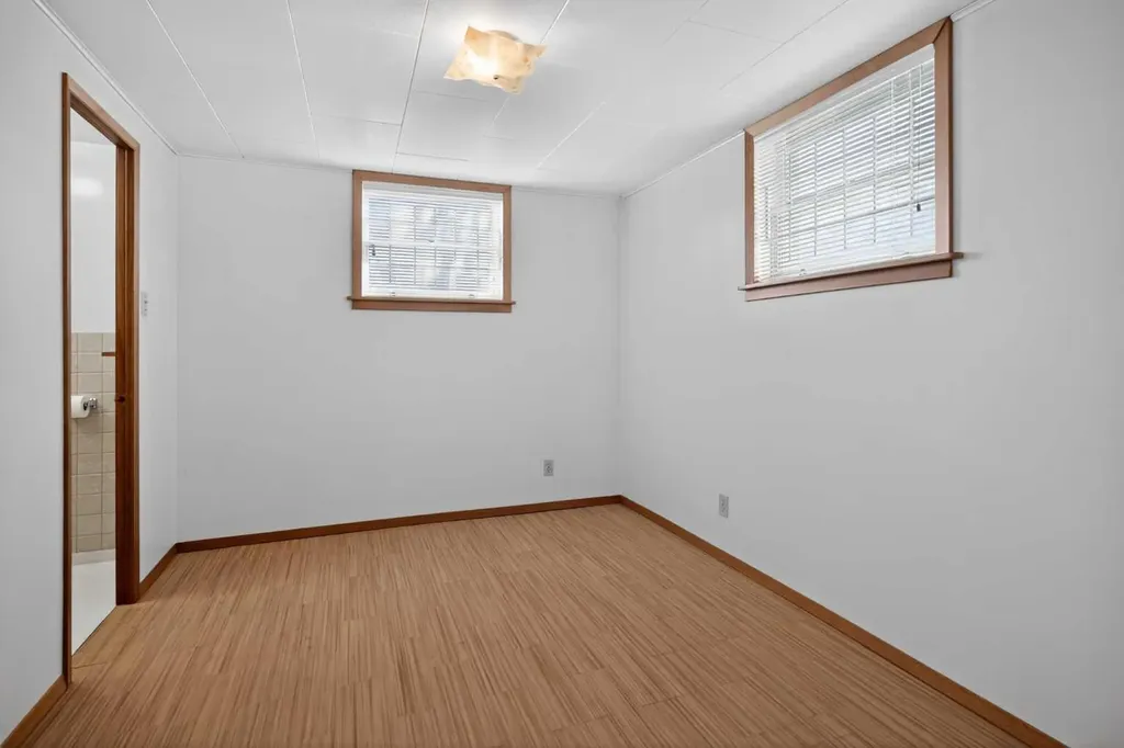 2416 38 Street SW Calgary AB T3E 3E5