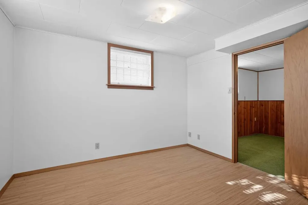 2416 38 Street SW Calgary AB T3E 3E5