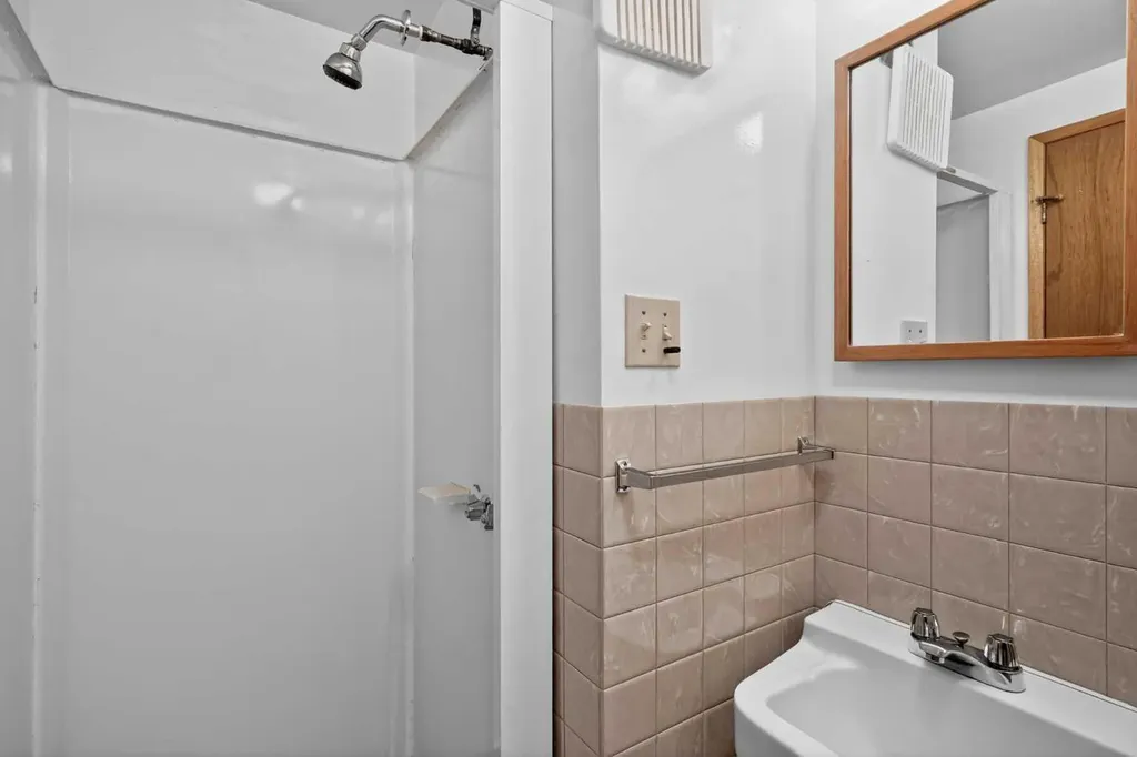 2416 38 Street SW Calgary AB T3E 3E5