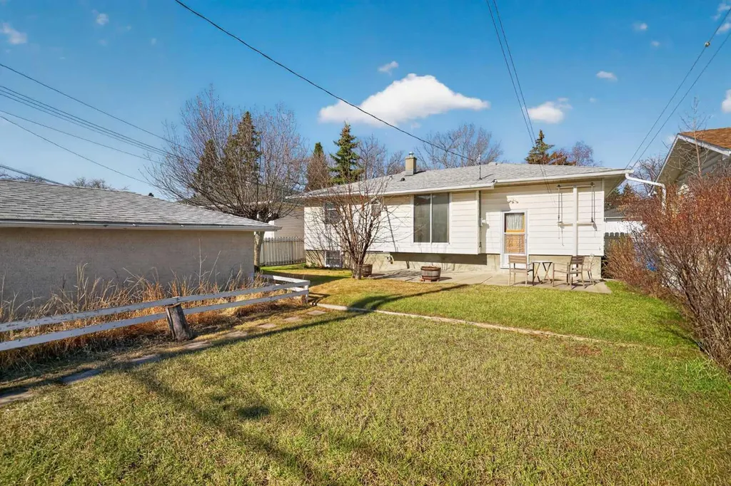 2416 38 Street SW Calgary AB T3E 3E5