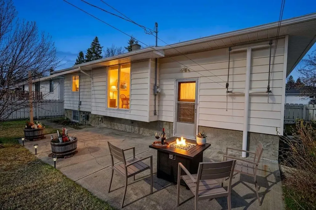 2416 38 Street SW Calgary AB T3E 3E5