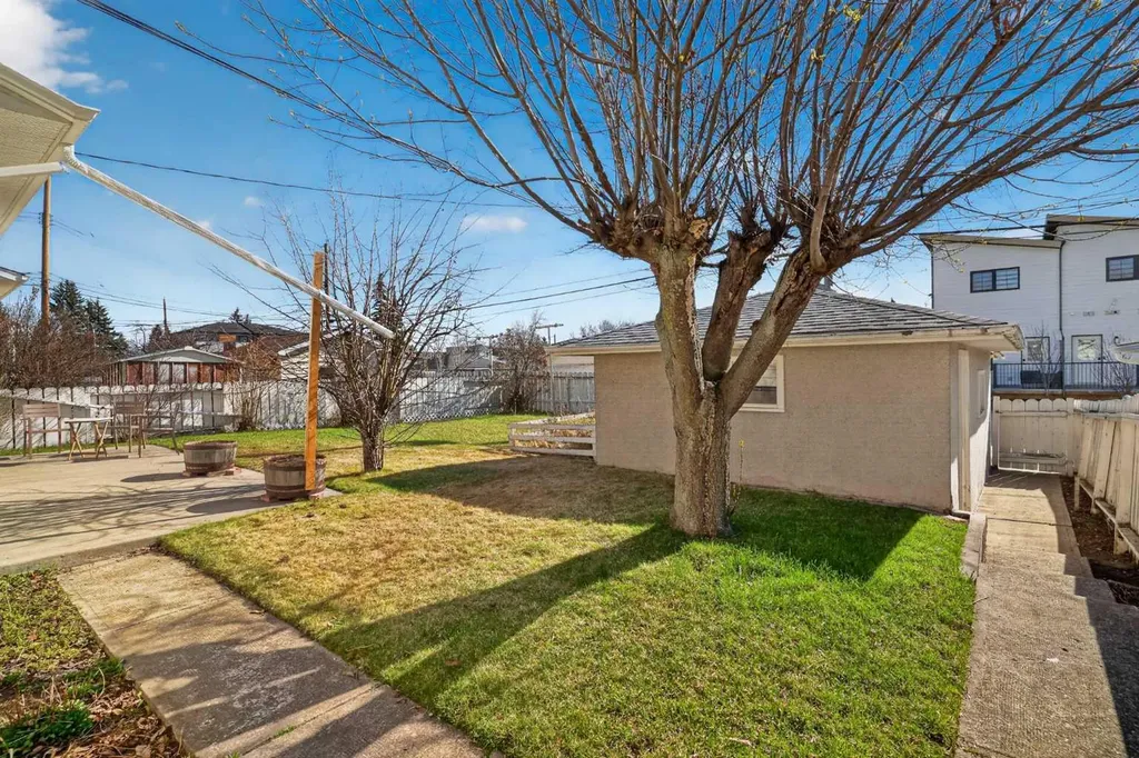 2416 38 Street SW Calgary AB T3E 3E5