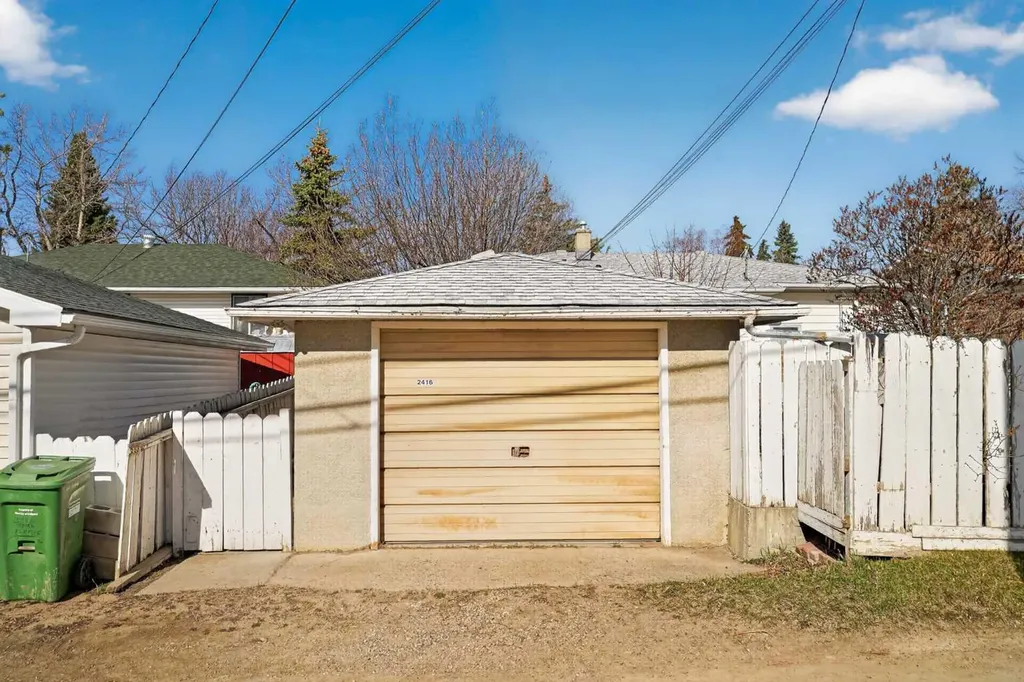2416 38 Street SW Calgary AB T3E 3E5