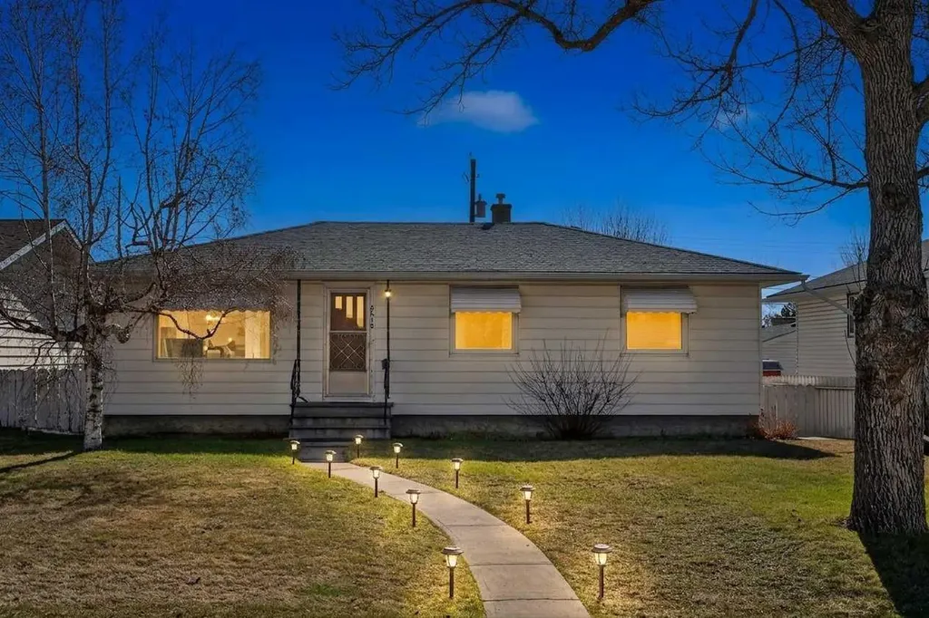 2416 38 Street SW Calgary AB T3E 3E5