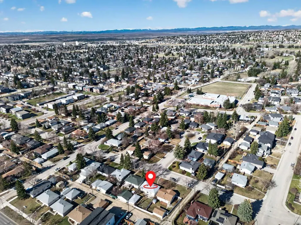 2416 38 Street SW Calgary AB T3E 3E5