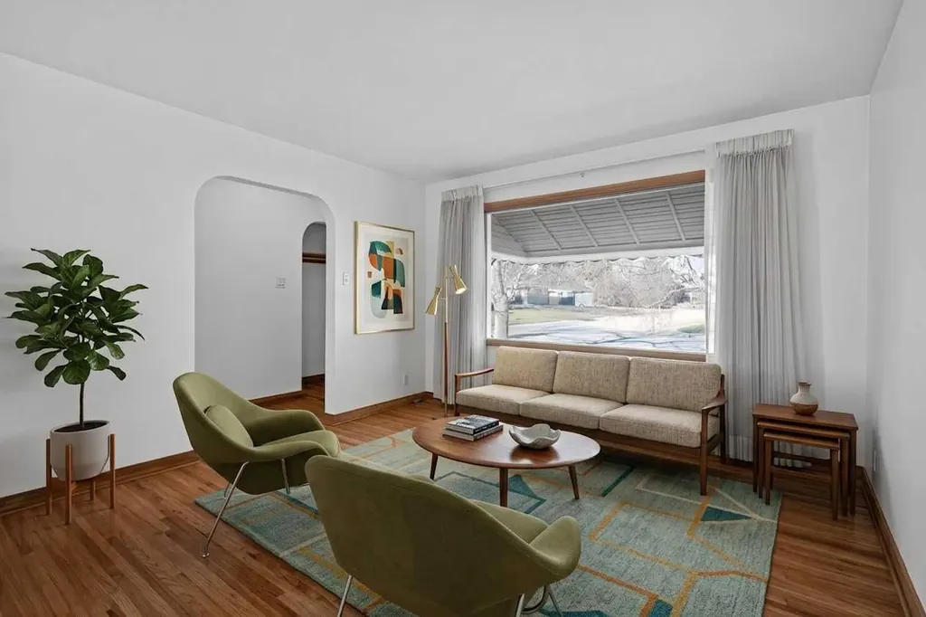 2416 38 Street SW Calgary AB T3E 3E5