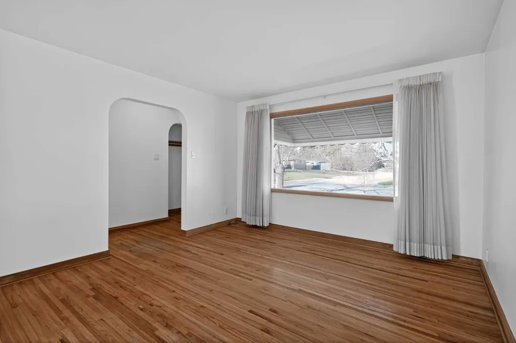 2416 38 Street SW Calgary AB T3E 3E5