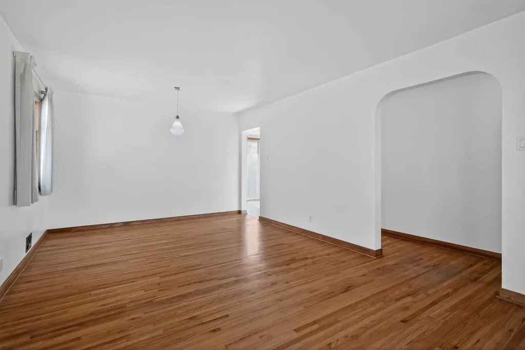 2416 38 Street SW Calgary AB T3E 3E5