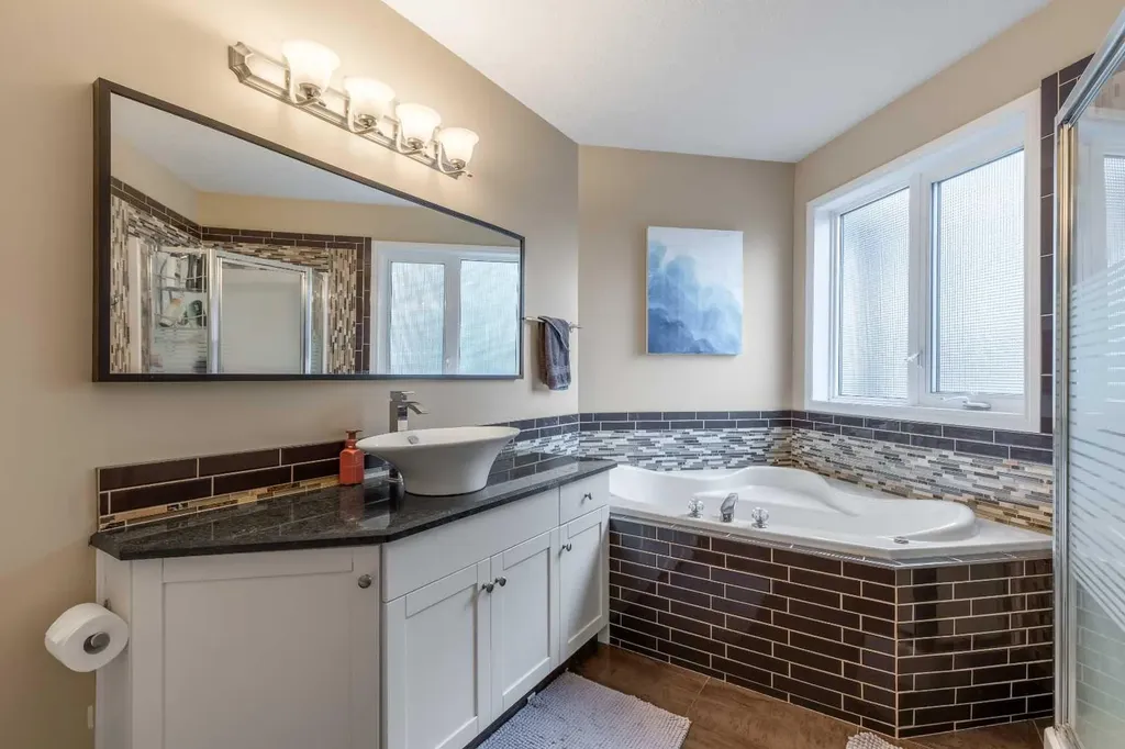 293 Heritage Boulevard W Lethbridge AB T1K 7M5