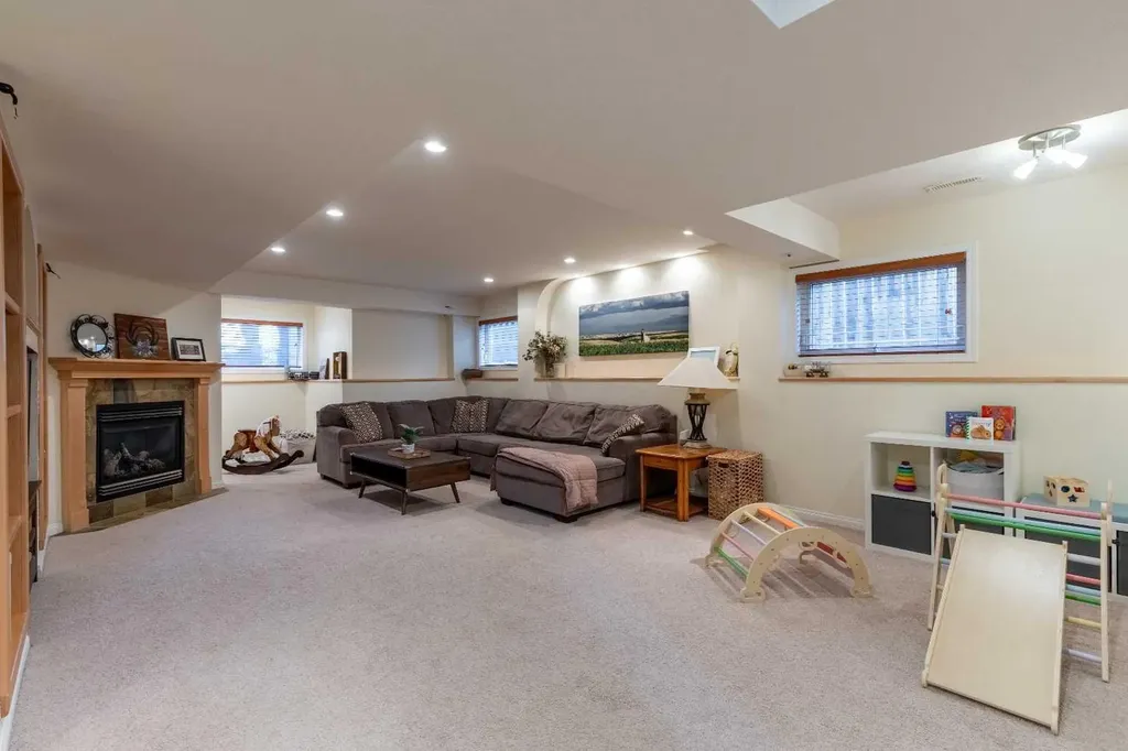 293 Heritage Boulevard W Lethbridge AB T1K 7M5