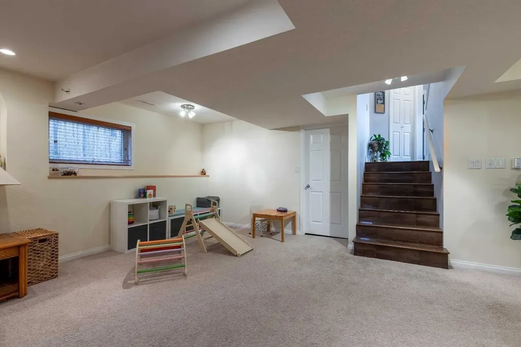 293 Heritage Boulevard W Lethbridge AB T1K 7M5