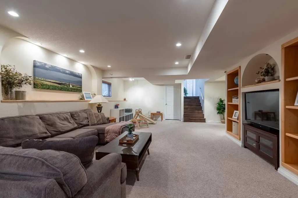 293 Heritage Boulevard W Lethbridge AB T1K 7M5