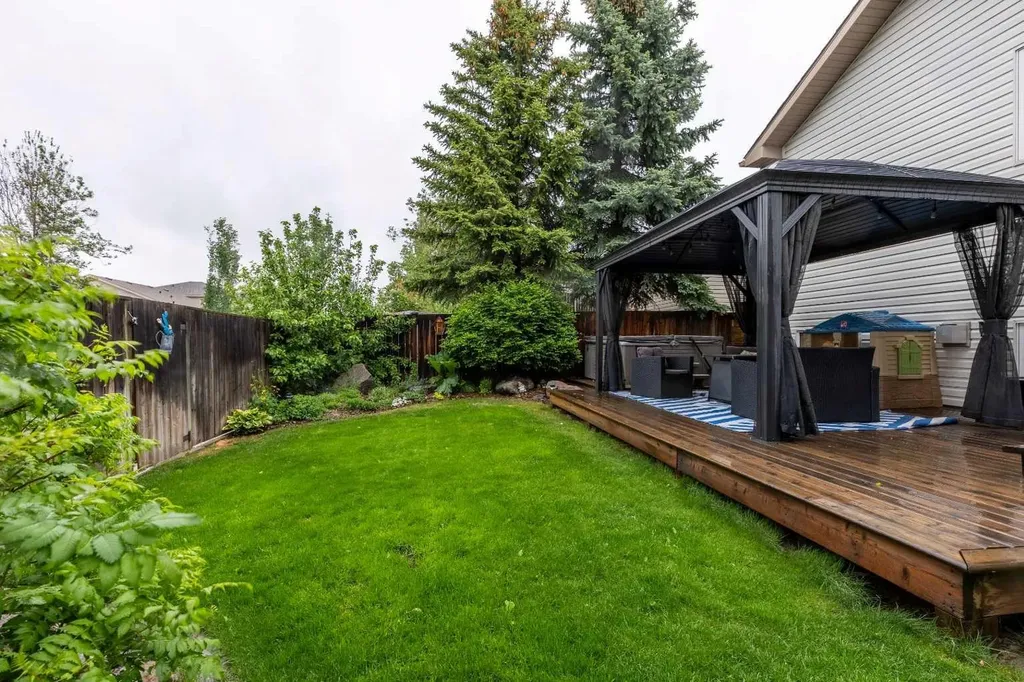 293 Heritage Boulevard W Lethbridge AB T1K 7M5