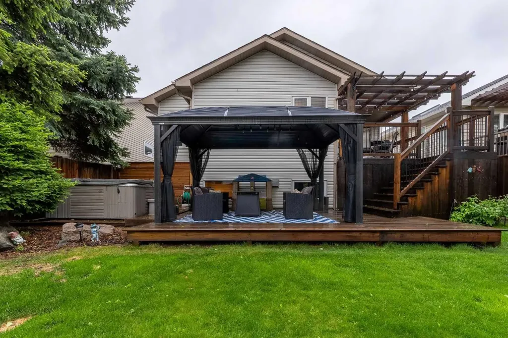 293 Heritage Boulevard W Lethbridge AB T1K 7M5