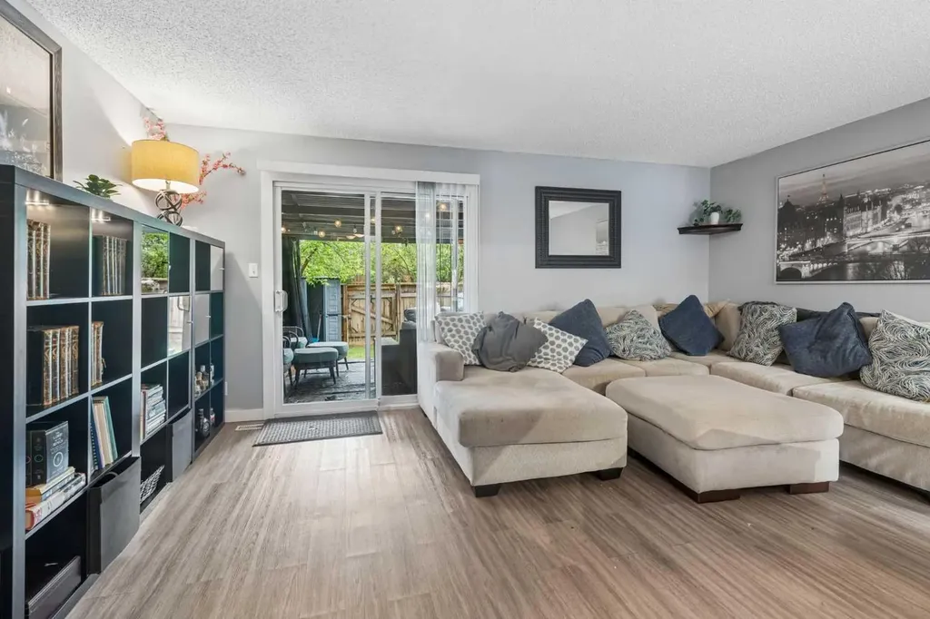 4810 40 Avenue SW Calgary AB T3E 1E5