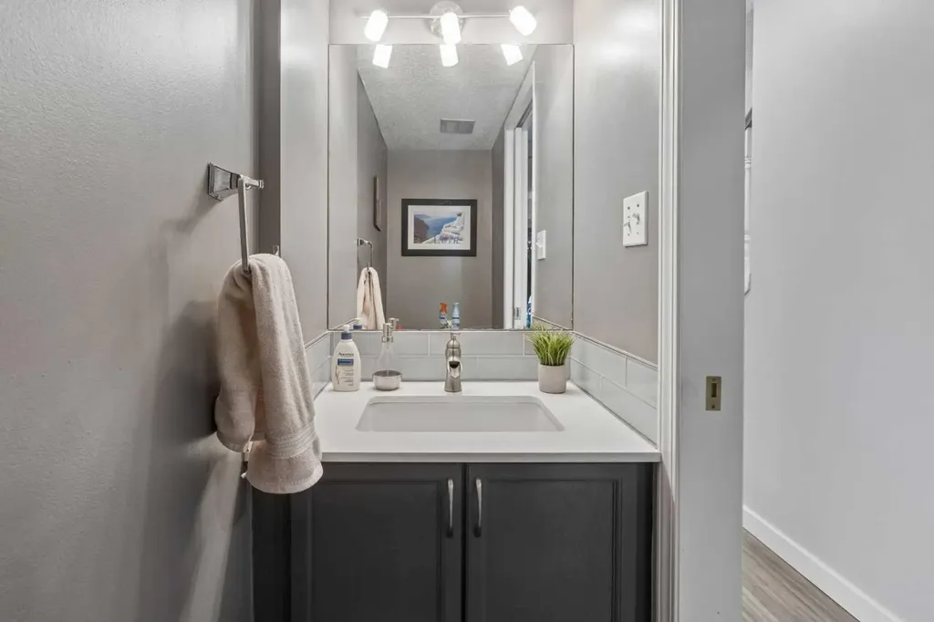 4810 40 Avenue SW Calgary AB T3E 1E5