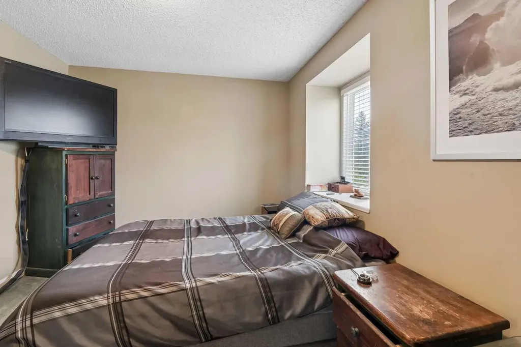 4810 40 Avenue SW Calgary AB T3E 1E5