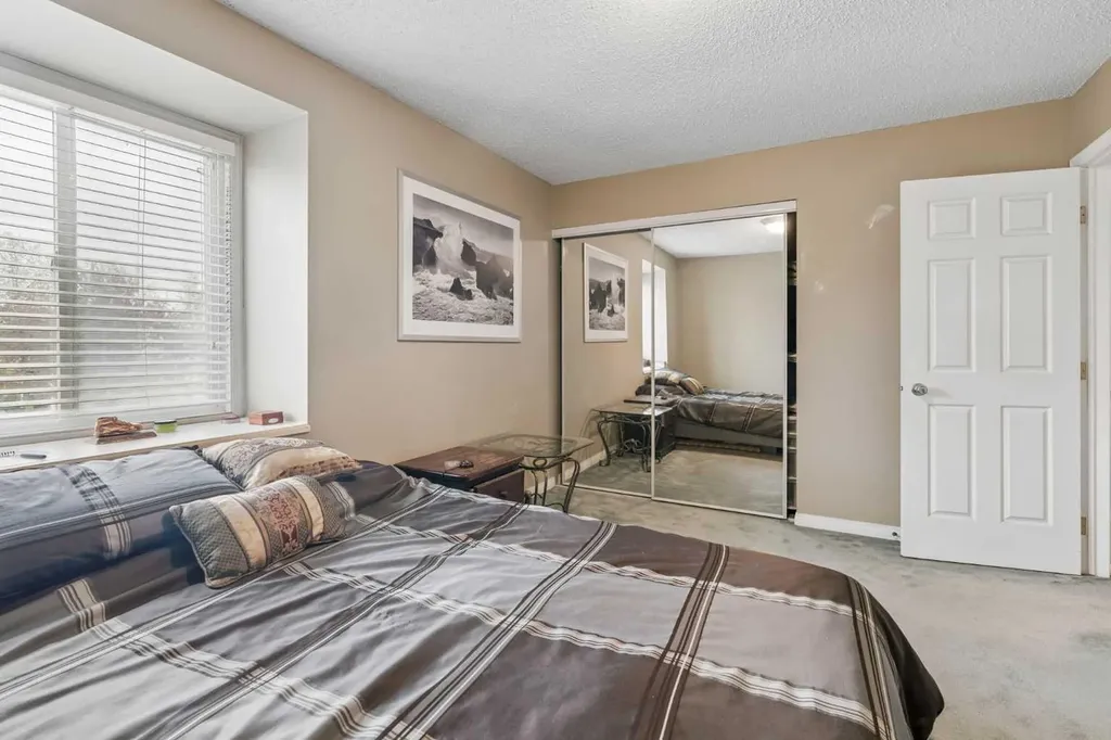 4810 40 Avenue SW Calgary AB T3E 1E5